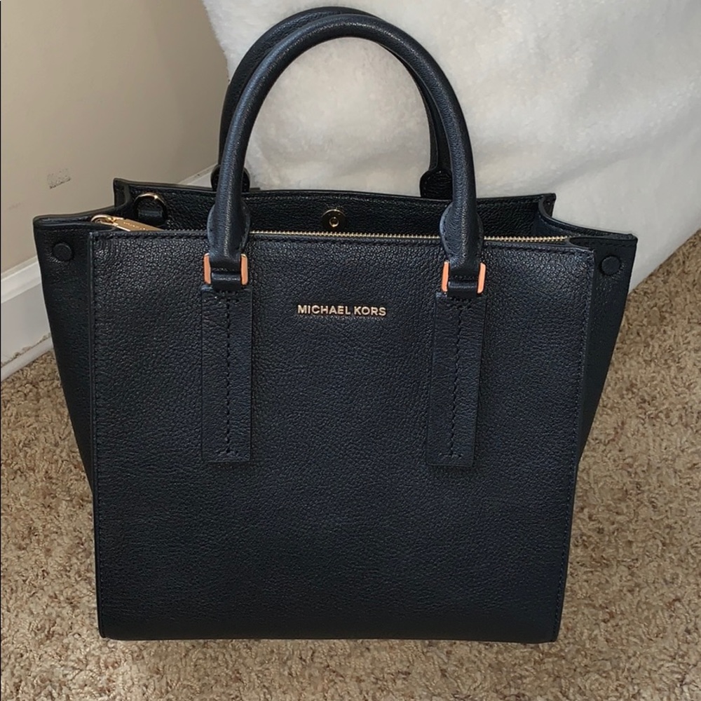 Michael kors purse Alessa medium satchel w/strap